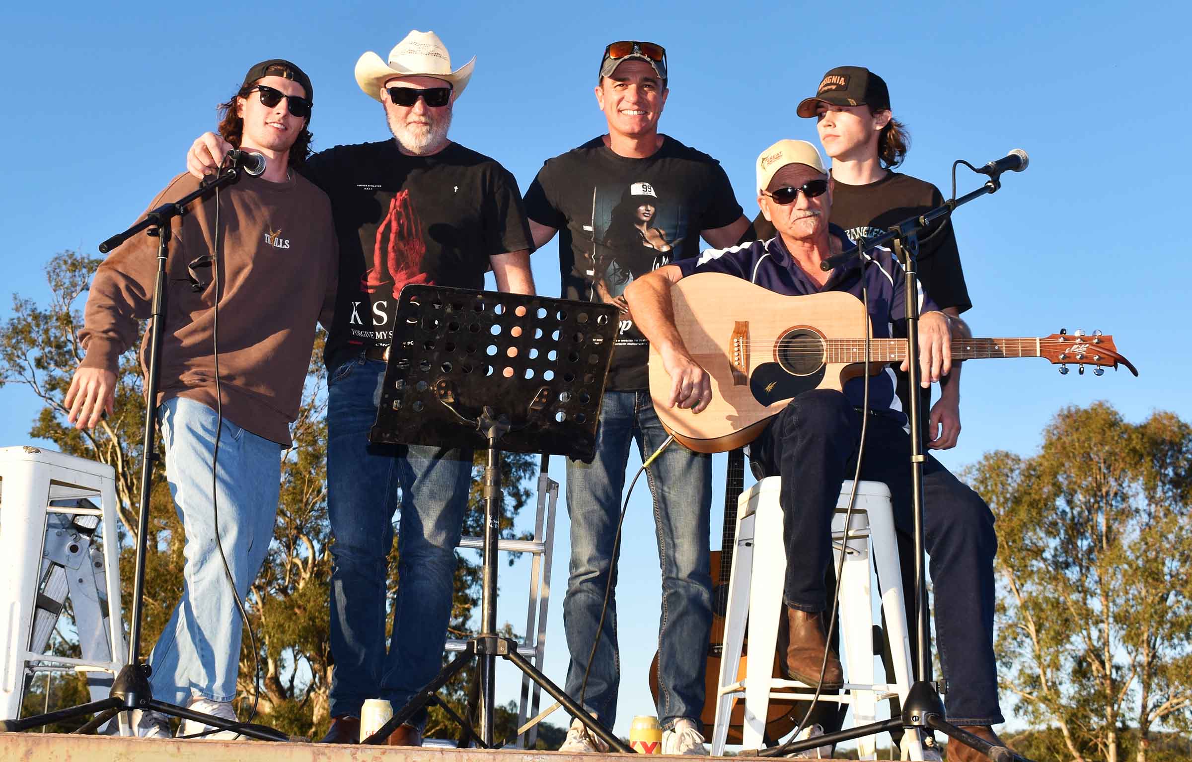Drum roll – it's the Nolls at the racecourse – Richmond Valley and ...