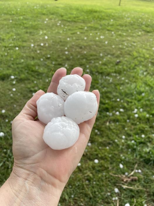 Your photos and videos of furious hail on Halloween